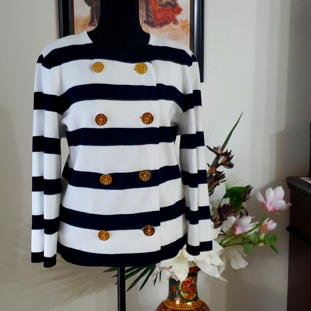LAUREN RALPH LAUREN size XL colors  White and blue